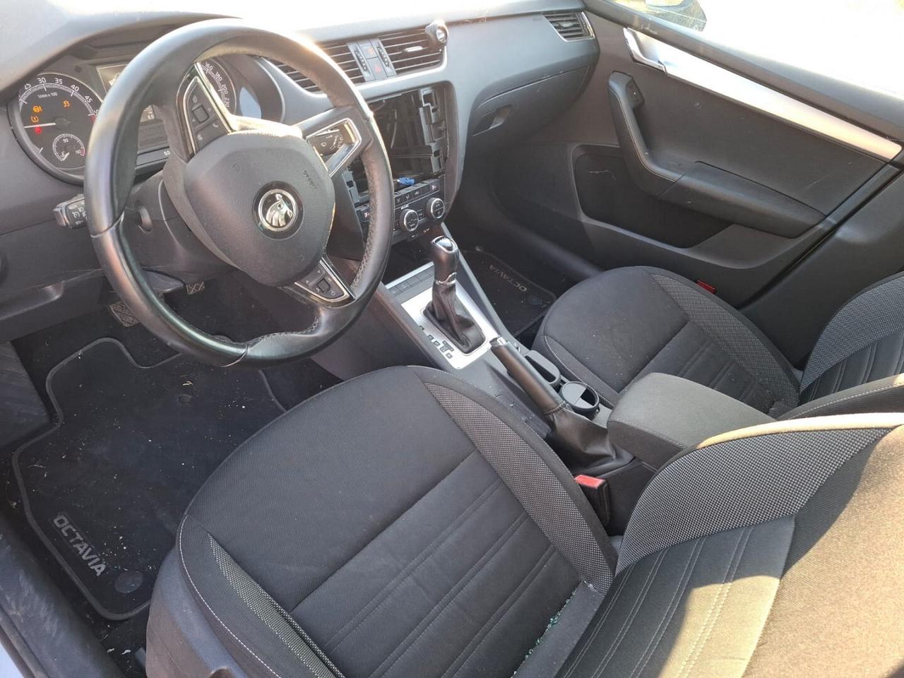 SKODA 1.6 TDI 17 AUTOMATICA INCIDENTATA MARCIANTE