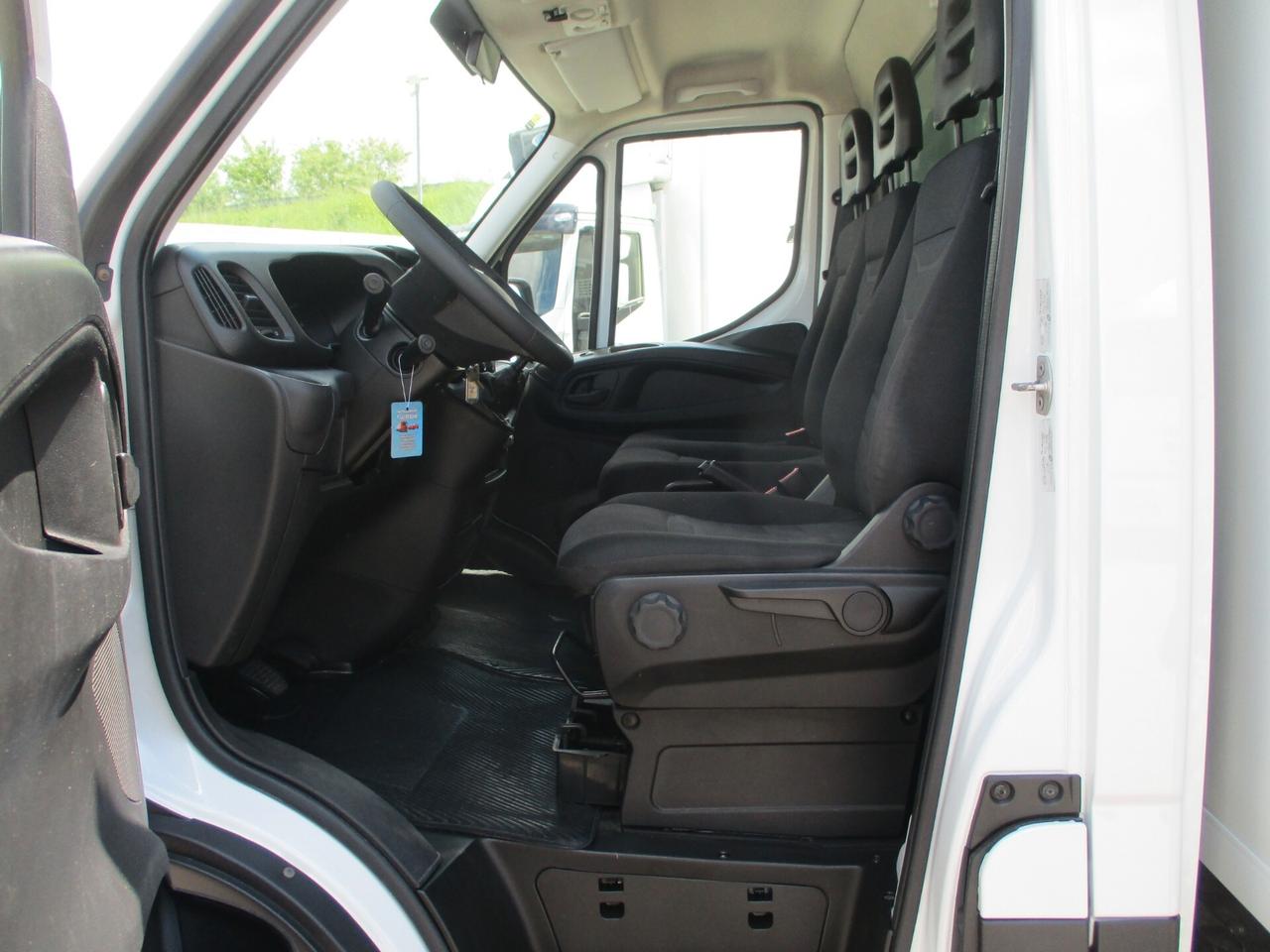 Iveco Daily 35C15 3000 150CVE6 GANCIERE CARNE APPESA FRC 02/28