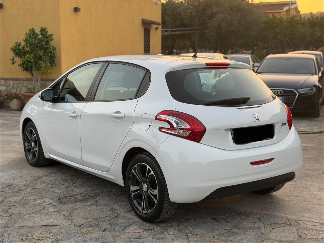 Peugeot 208 1.4 HDi 68 CV 5 porte Allure
