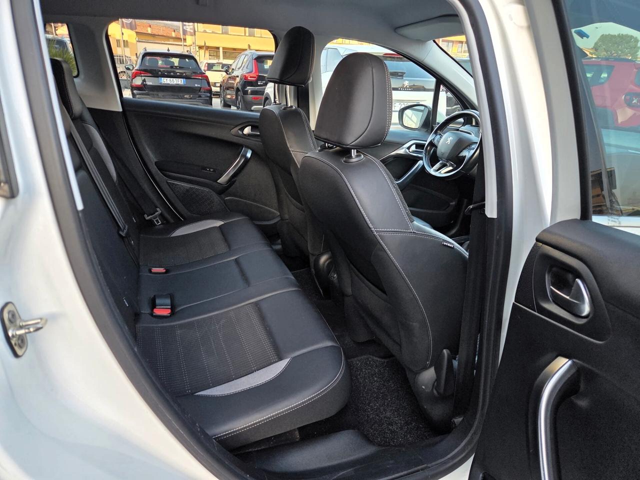 Peugeot 2008 BlueHDi 120 S&S Allure