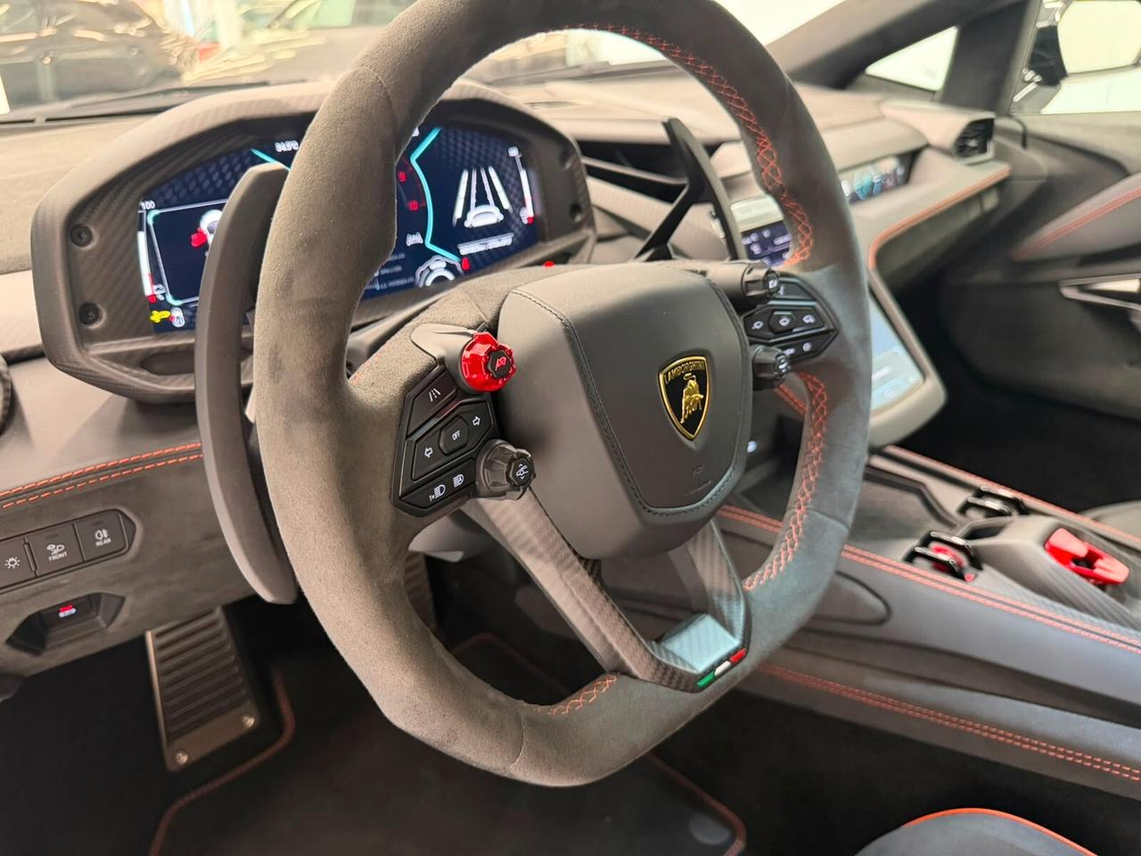 Lamborghini Revuelto Carbon