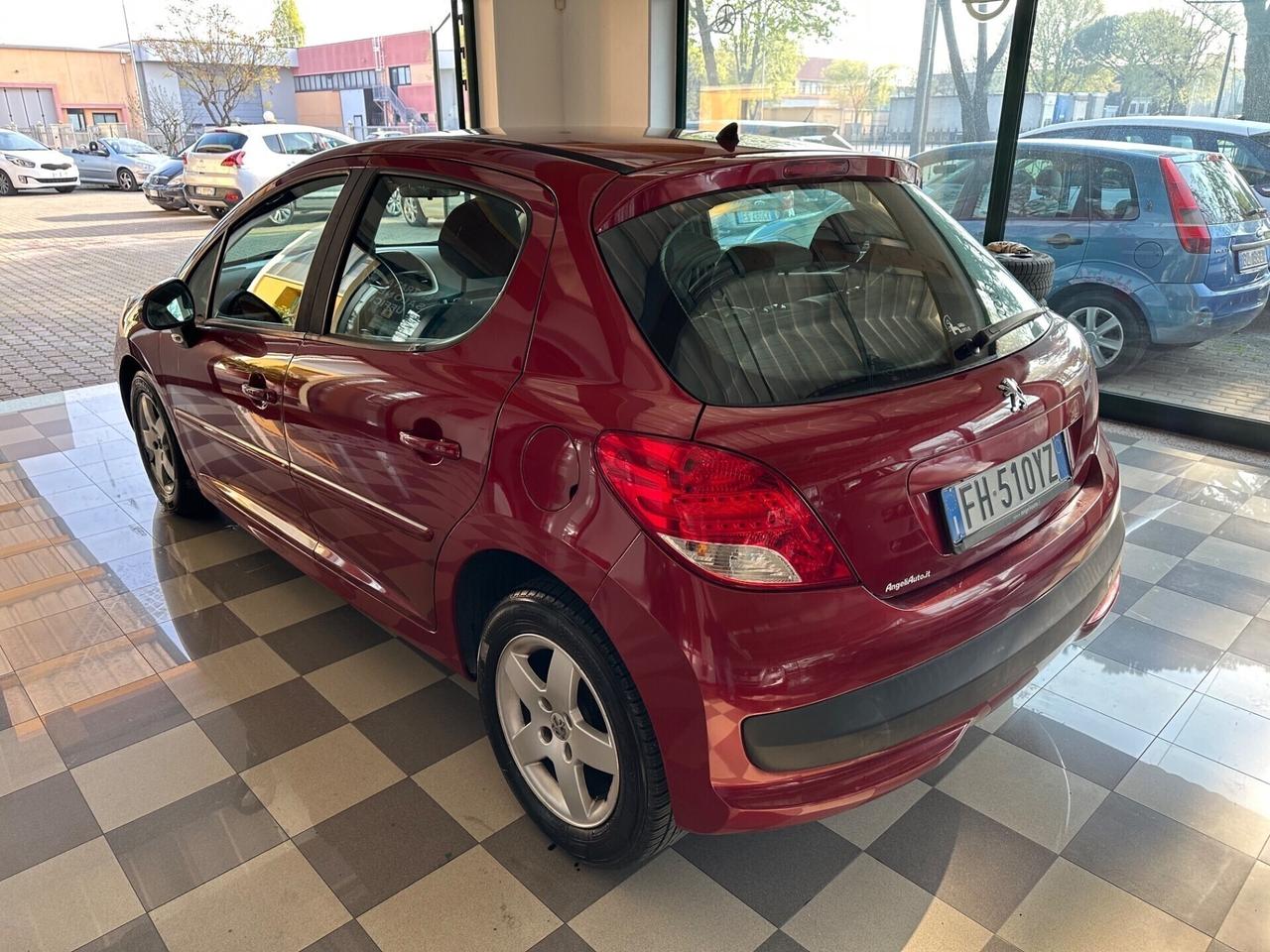 Peugeot 207 1.4 VTi 95CV 5p. Neopatentati