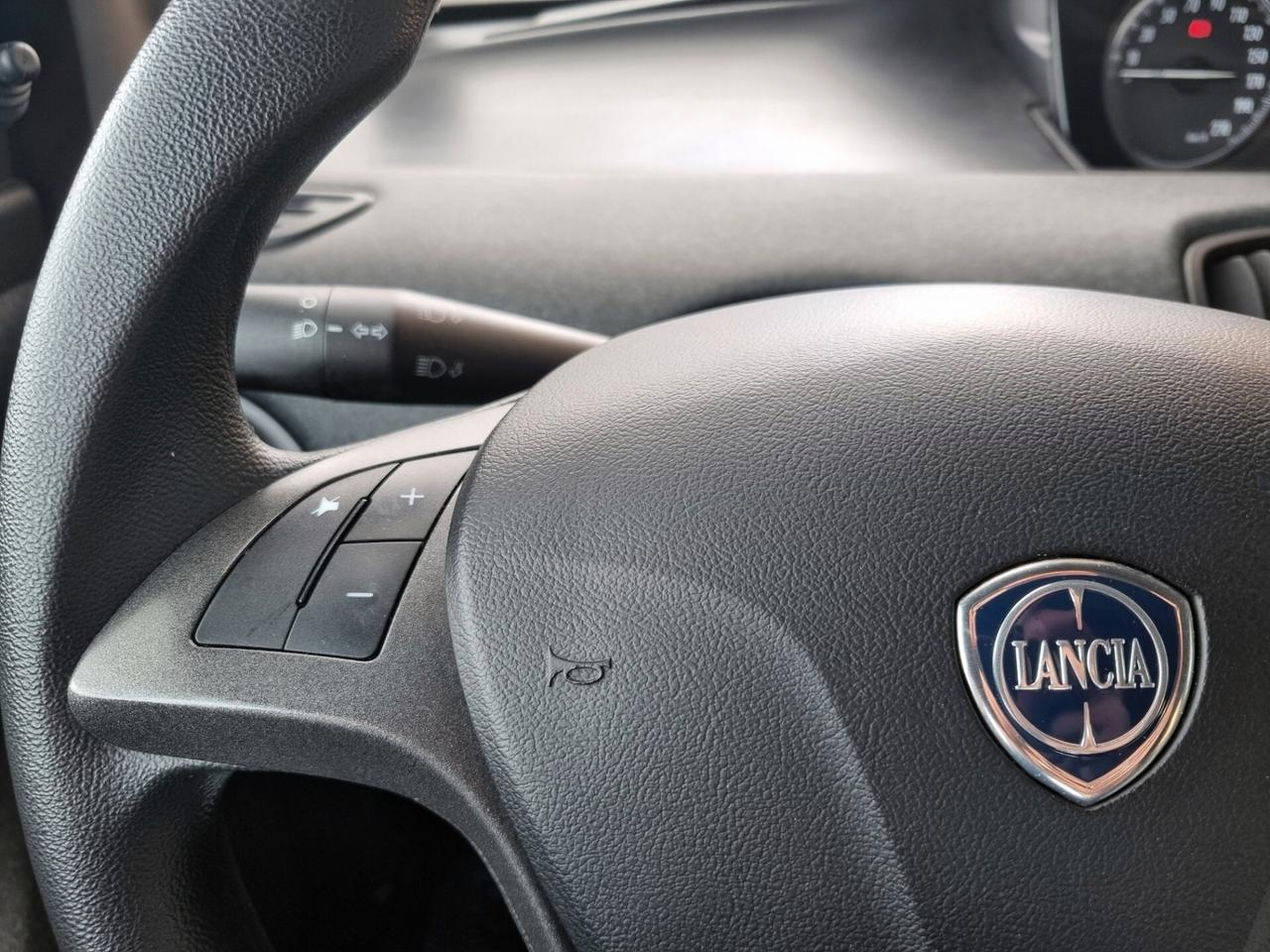 Lancia Ypsilon 1.0 FireFly 5 porte S&S Hybrid Silver