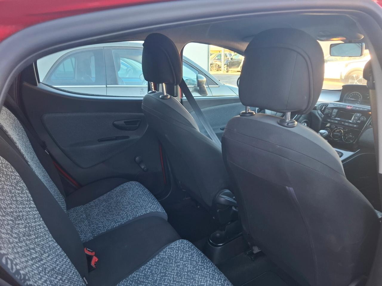 Lancia Ypsilon 1.0 FireFly 5 porte S&S Hybrid Ecochic Silver