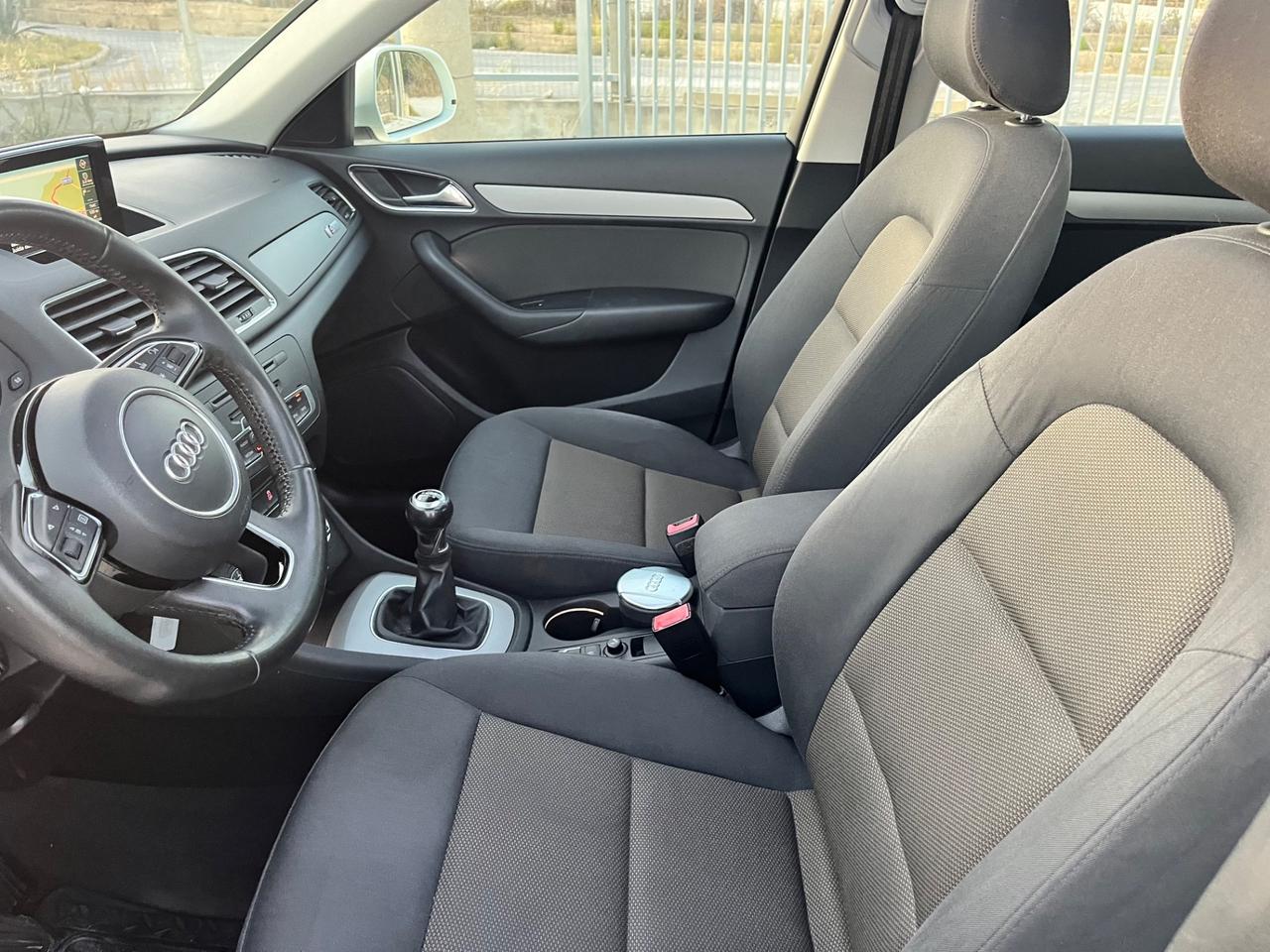 Audi Q3 2.0 TDI S-Line con navigatore uxno tetto apribile