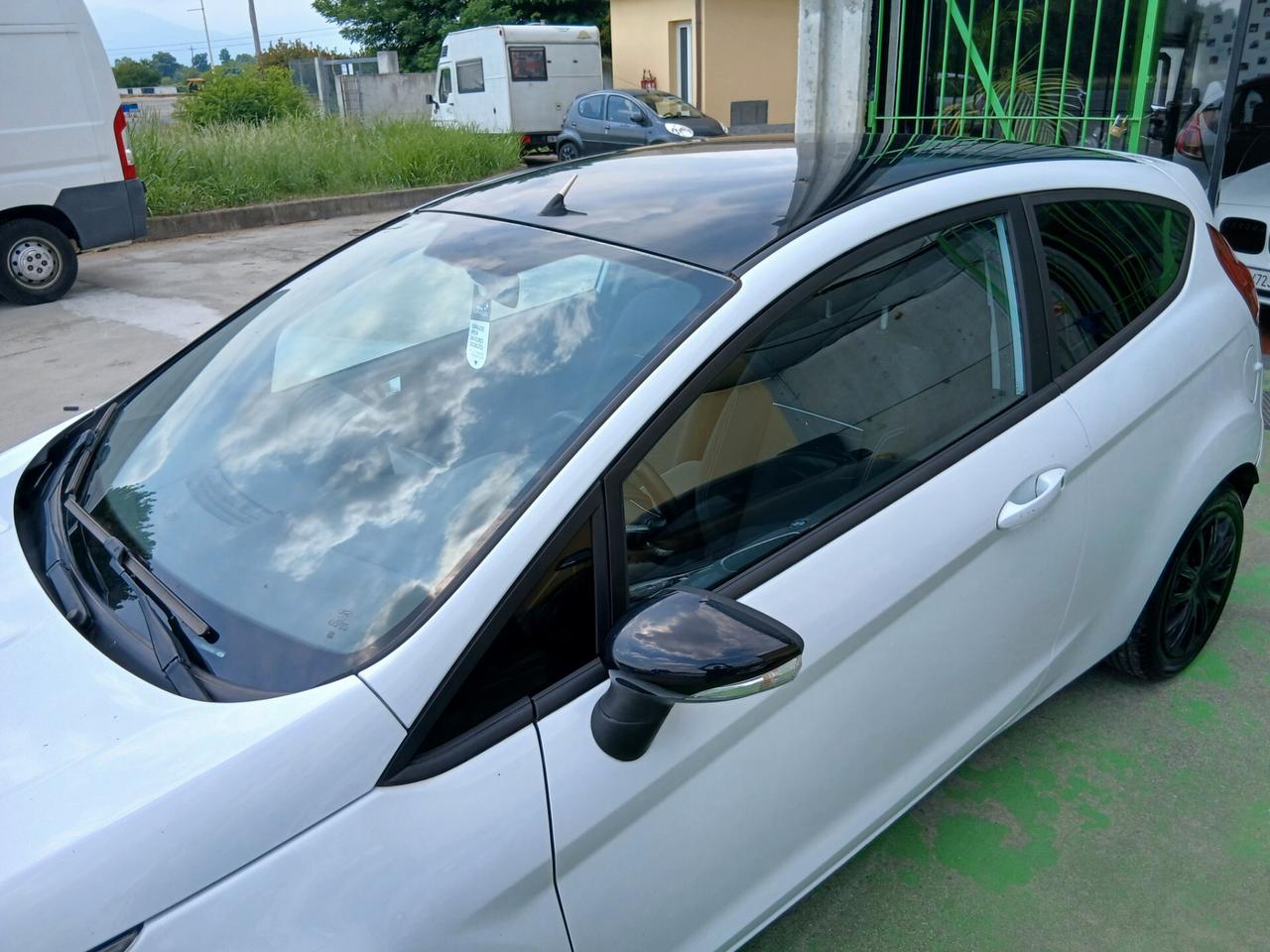 FORD FIESTA BICOLOR 1.4 GPL