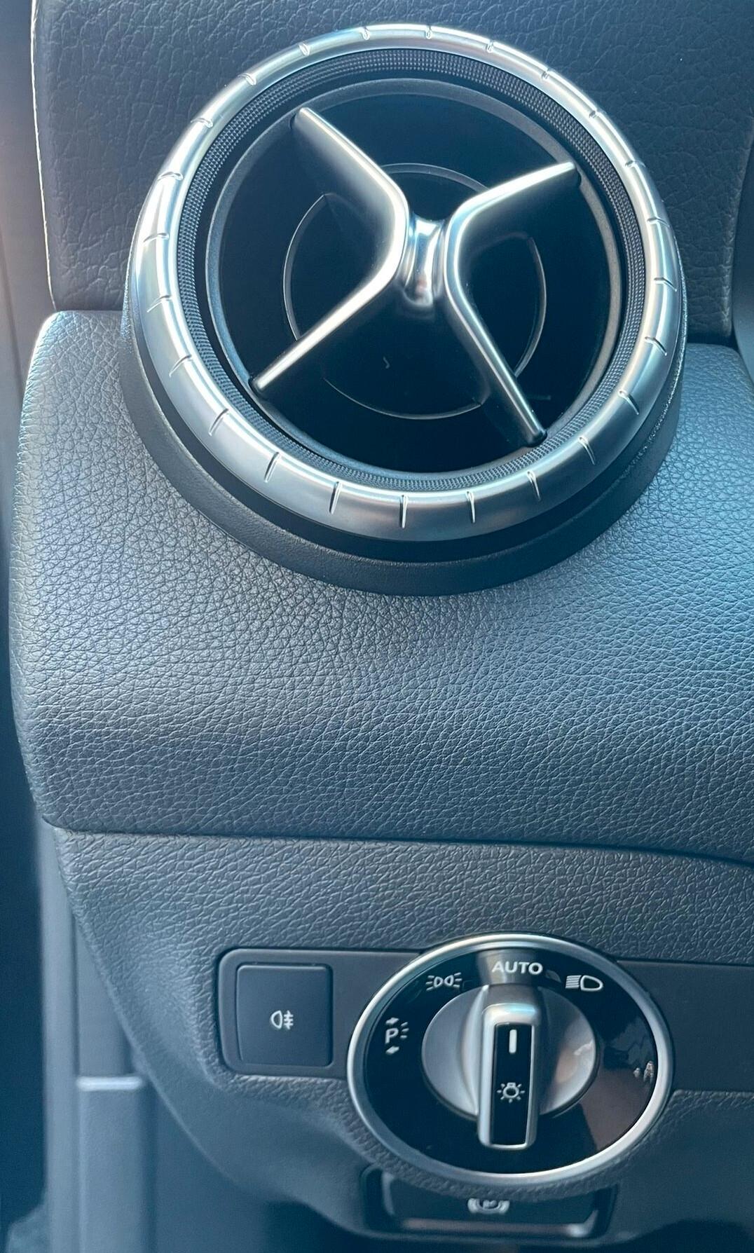 MERCEDES-BENZ CLA AMG Premium200D Dark Night