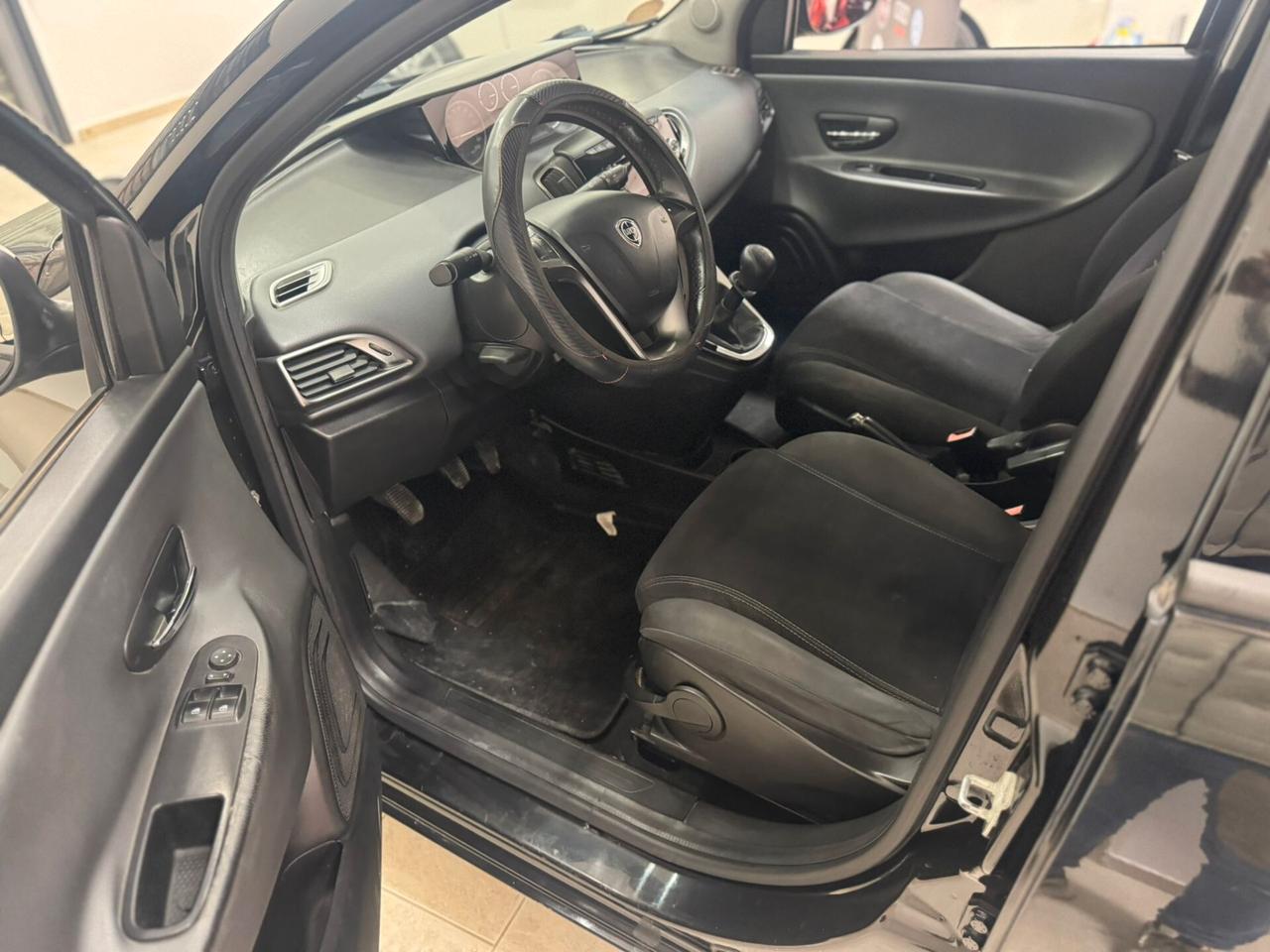 Lancia Ypsilon 1.2 69 CV Platino