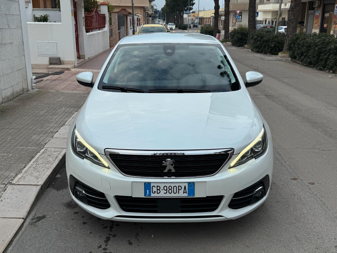 Peugeot 308 1.5 BlueHDi 130 EAT8 Allure NAVI 2020