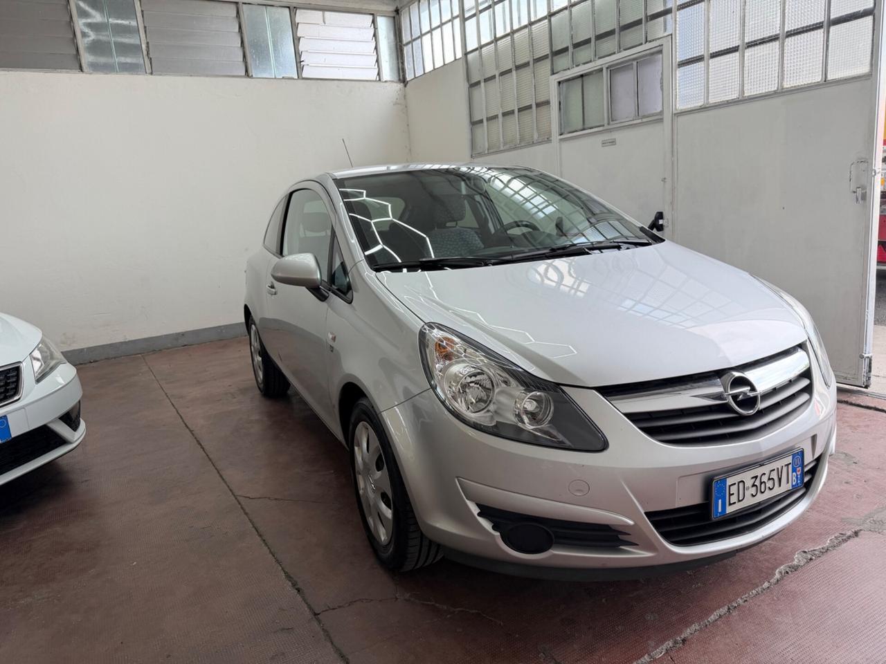 Opel Corsa 1.2 Benzina km 110.000 Neopatentato