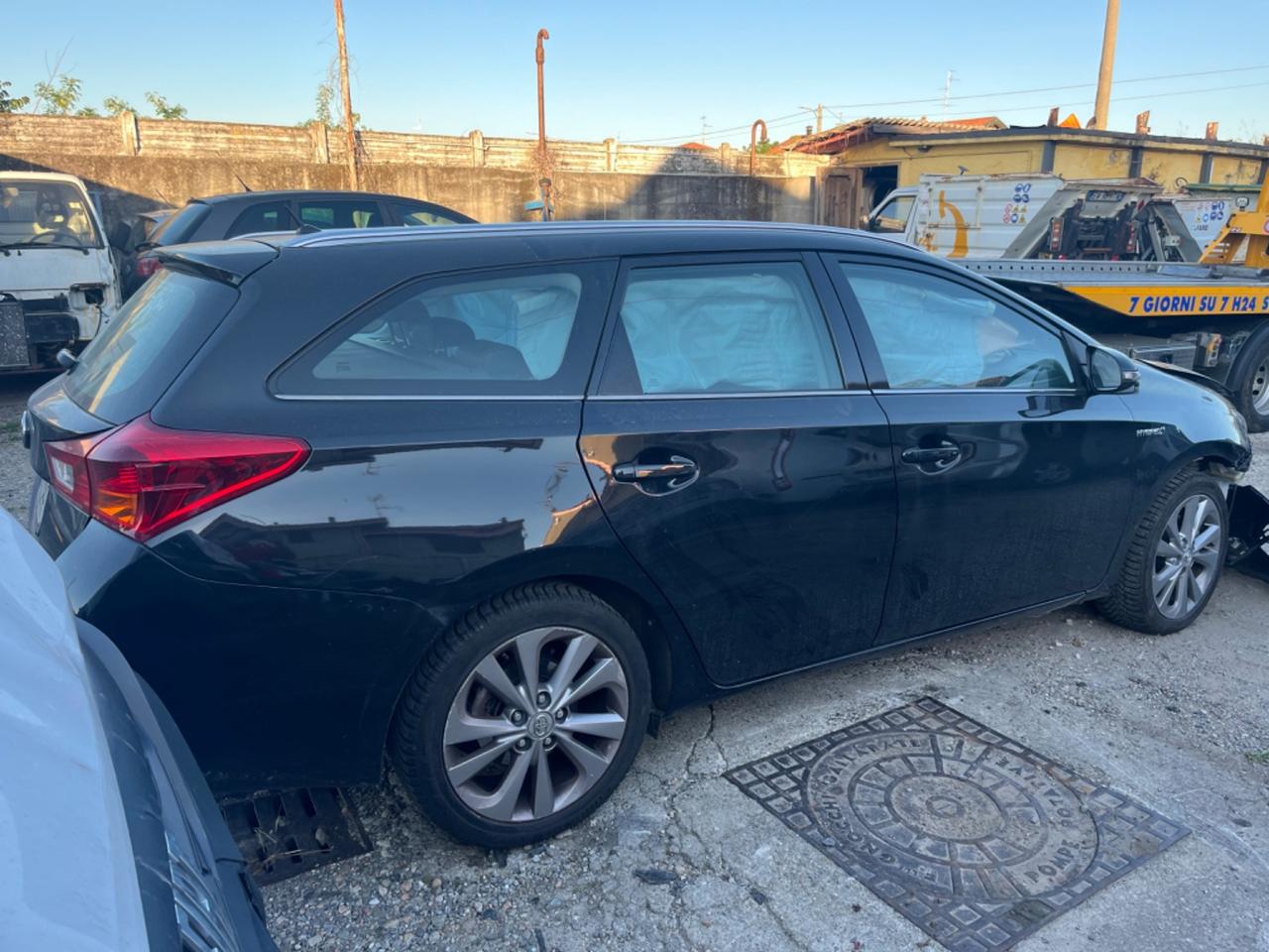 Toyota Auris 1.8 Hybrid Active 2014 sinistrata