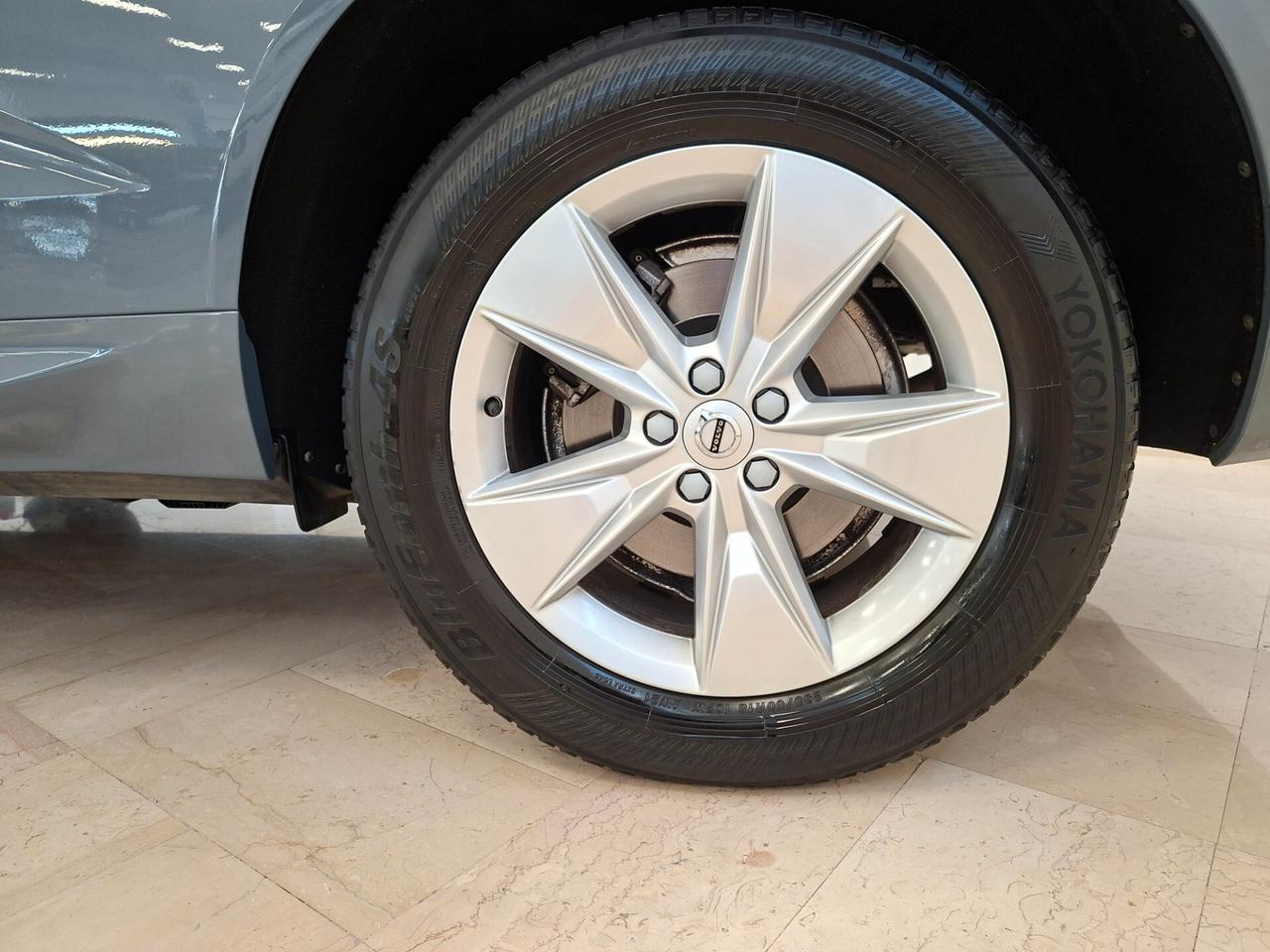 Volvo XC 60 XC60 B4 (d) automatico Momentum awd