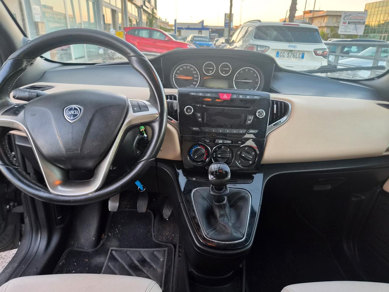Lancia Ypsilon 0.9 TwinAir 85 CV 5 porte Metano Ecochic Silver