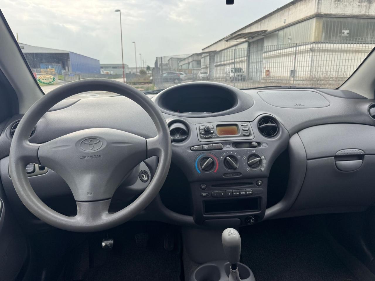 Toyota Yaris 1.0i 16V cat 5 porte Sol