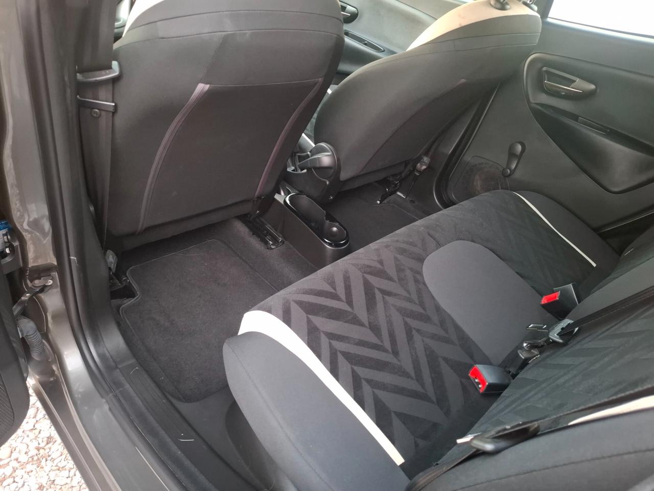 Lancia Ypsilon 1.2 69 CV 5 porte Silver