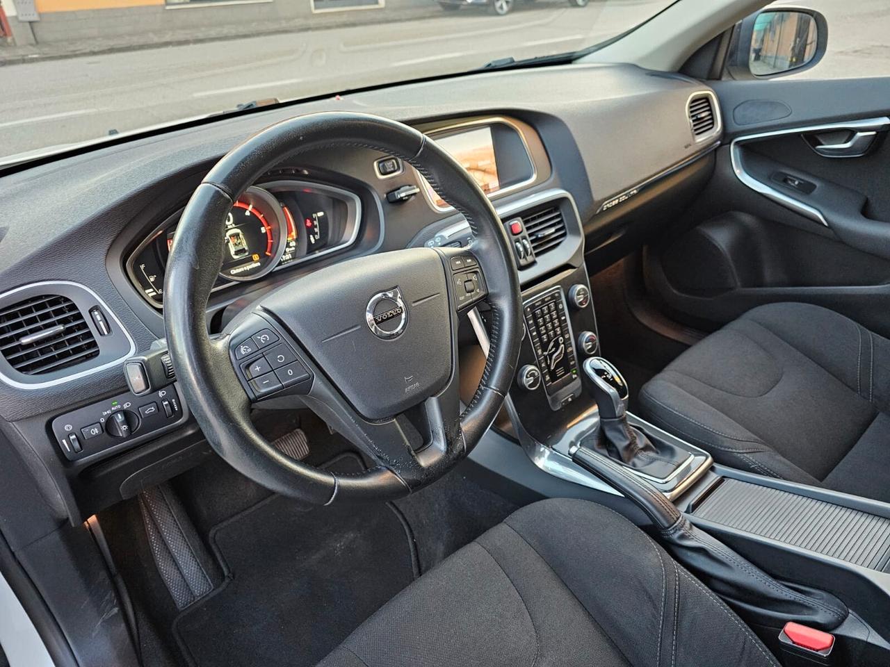 Volvo V40 2.0 D2 120cv Cross Country*Geartronic*Business*Navi*Pdc*Euro6*