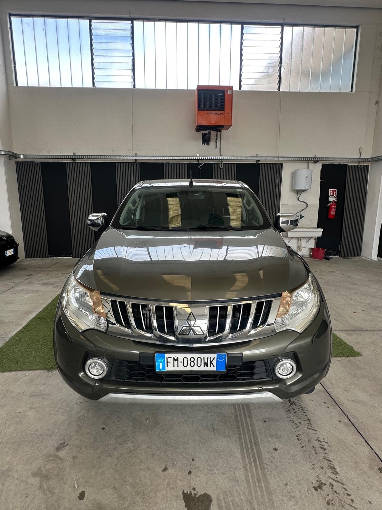 Mitsubishi L200 2.4 DI-D/154CV Club Cab Inform