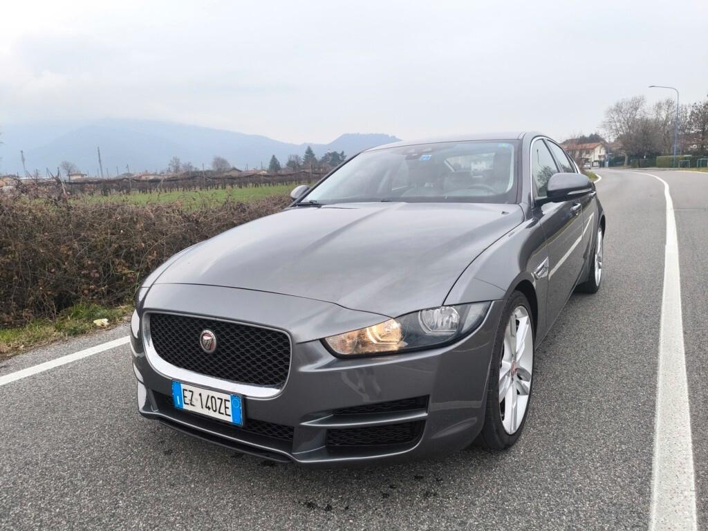 JAGUAR XE 2,0 180CV- AUTOMATICA-EURO 6- MOTORE NUOVO