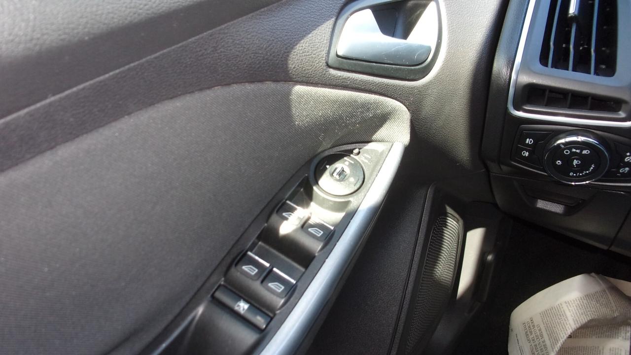 Ford Focus 1.6 120 CV GPL SW Titanium