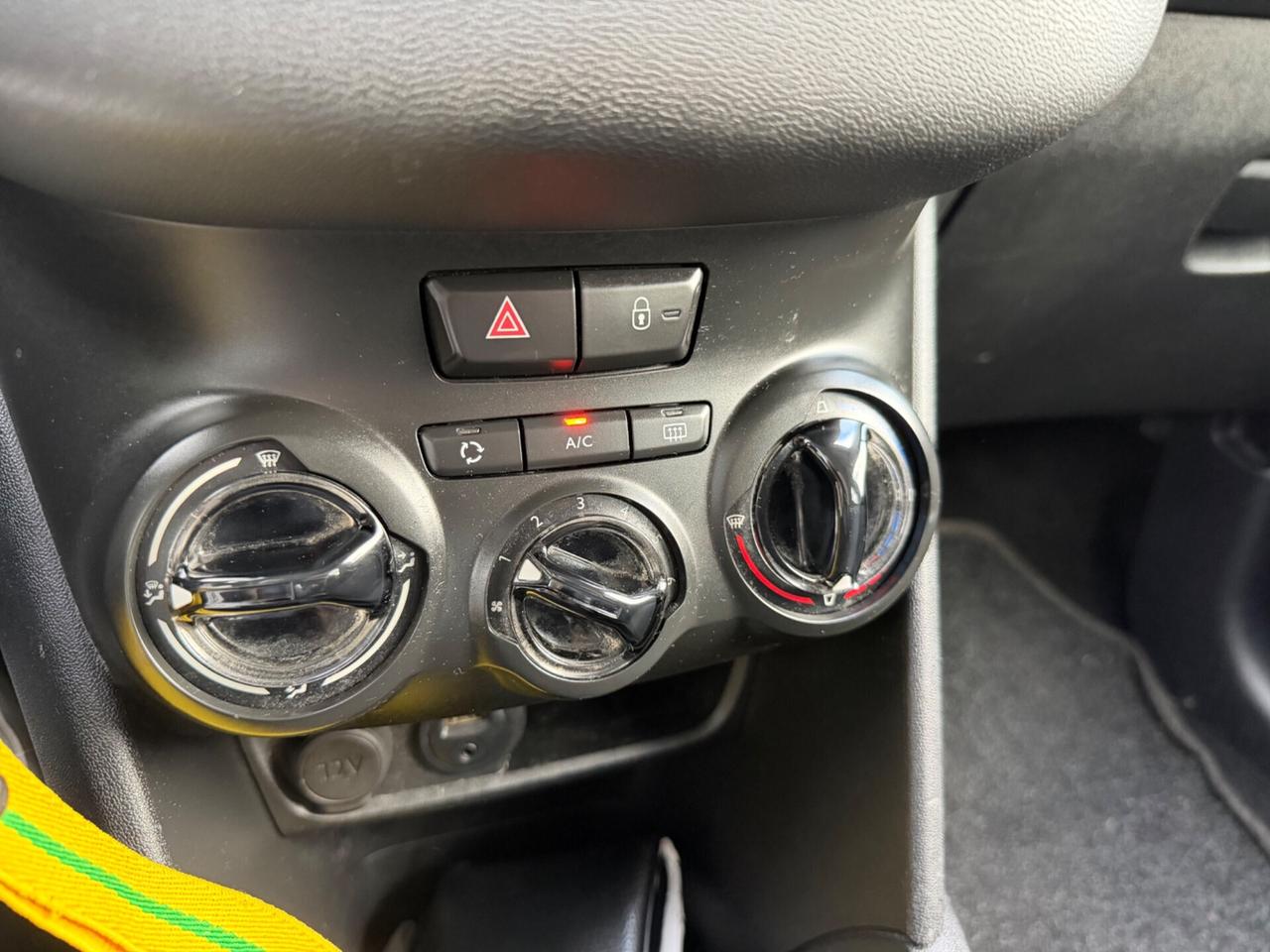 Peugeot 208 1.4 HDi 68 CV 5 porte Allure