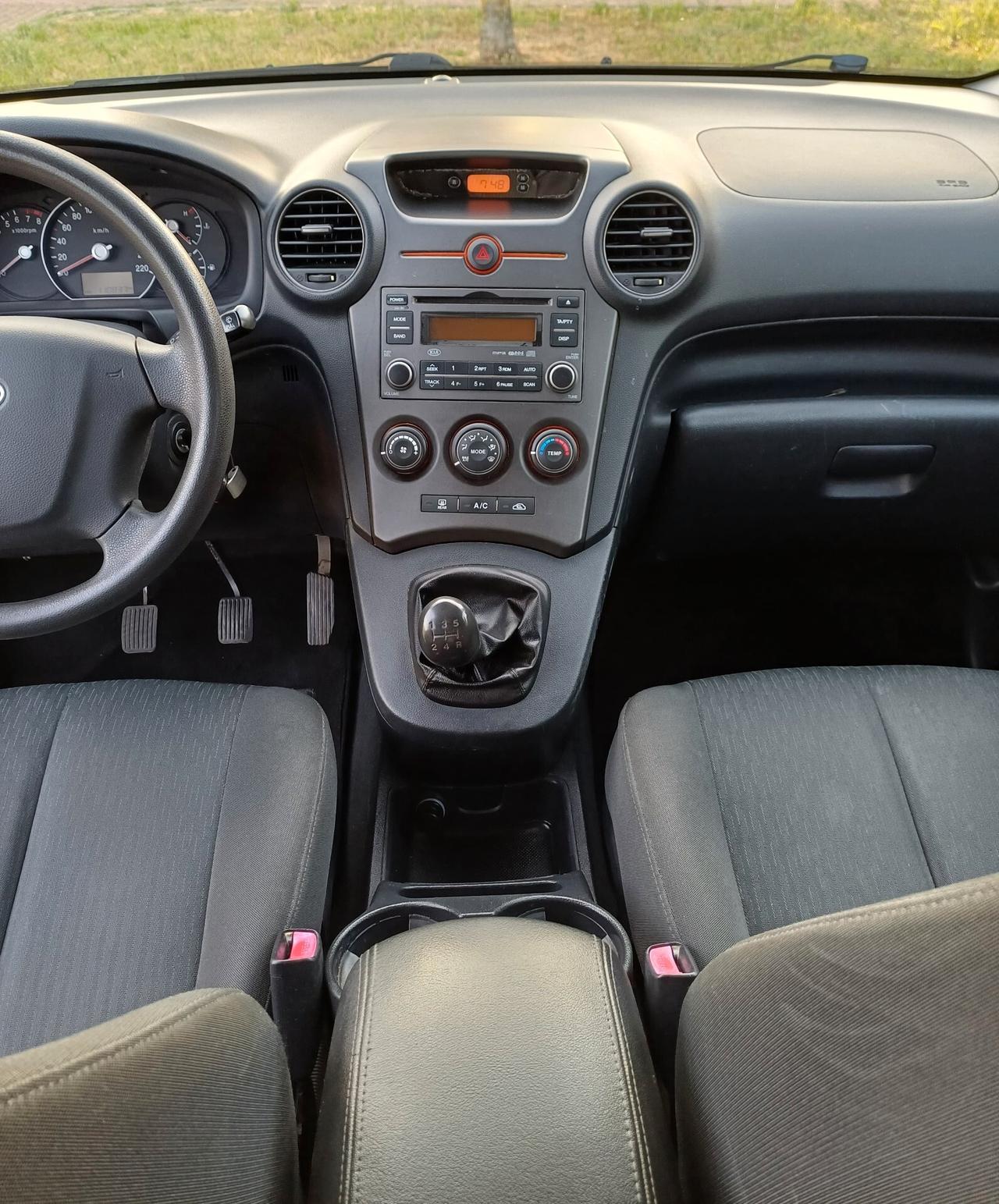 Kia Carens 2.0 CVVT LX Family