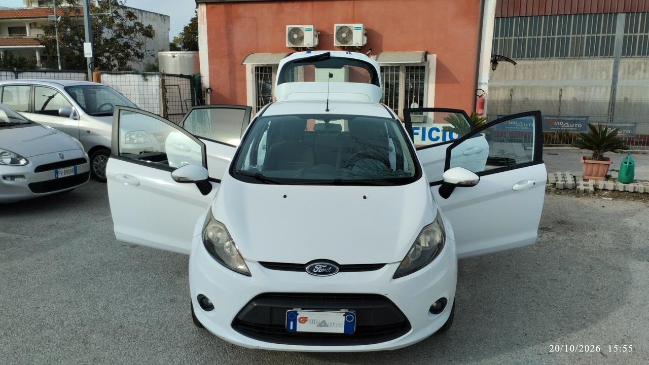 Ford Fiesta 1.4 TDCi 70CV 5 porte Titanium