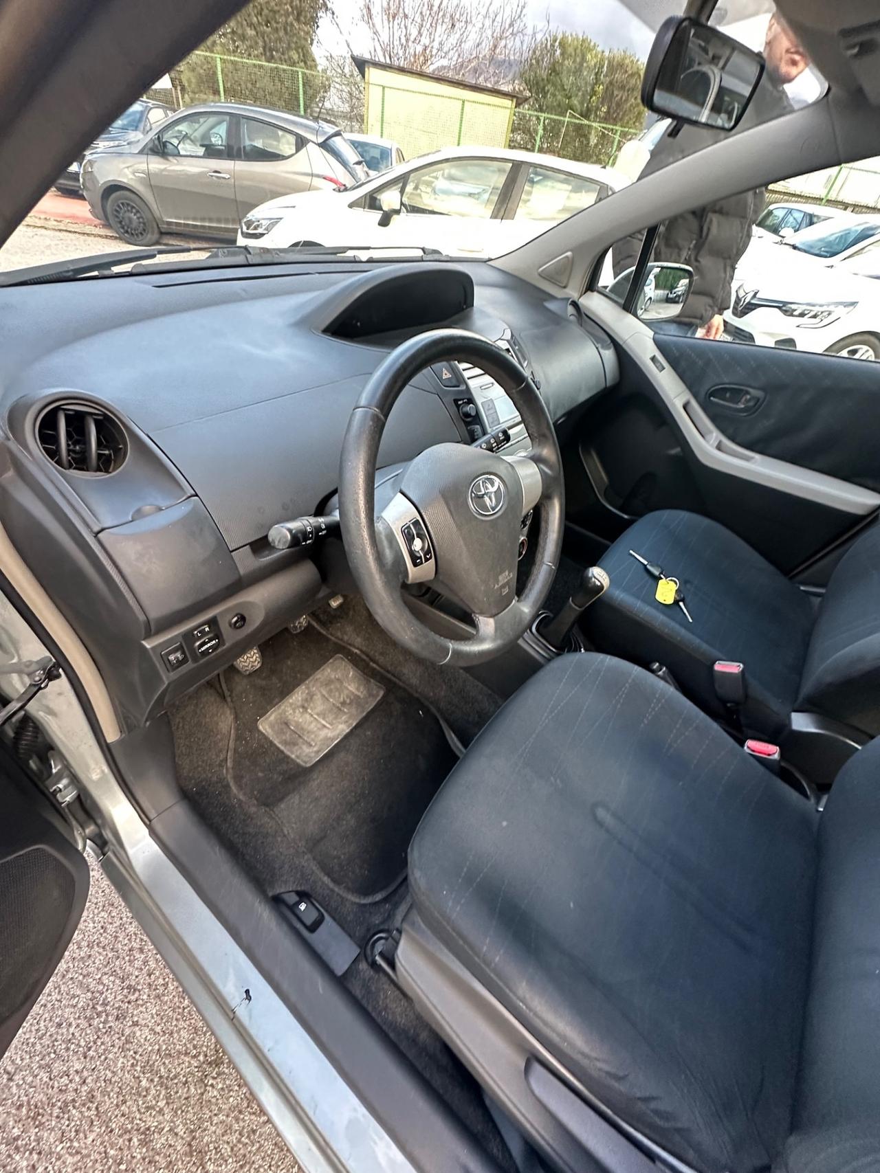 Toyota Yaris 1.0 5 porte