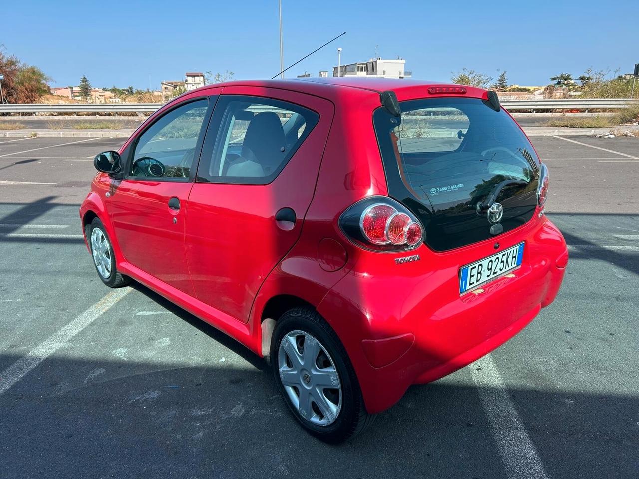 TOYOTA AYGO 1.0 BENZINA – 5 PORTE – SOLO 47.000 KM – CONDIZIONI DA VETRINA!