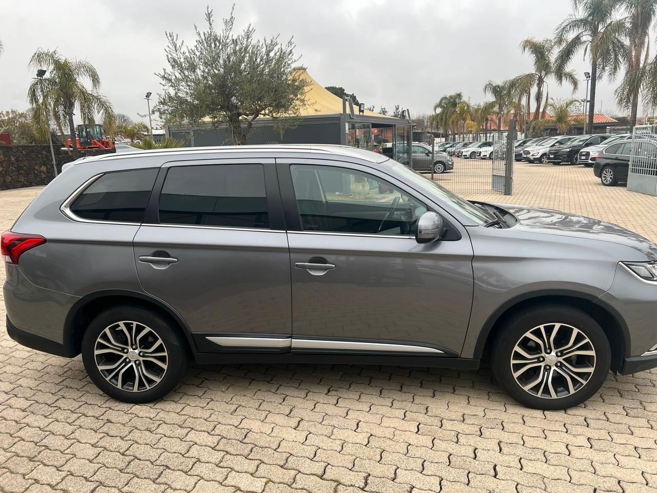 Mitsubishi Outlander 2.2 DI-D 2WD Instyle