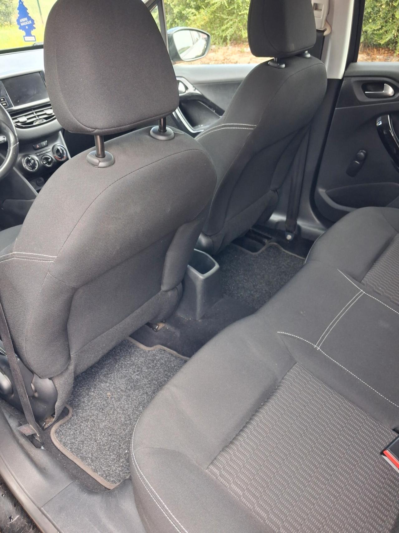 Peugeot 208 BlueHDi 75 5 porte Black Line