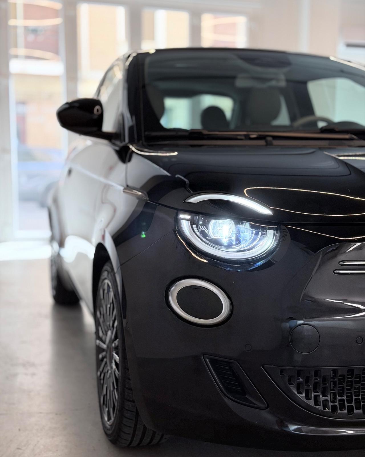 Fiat 500 500e Berlina 42 kWh La Prima