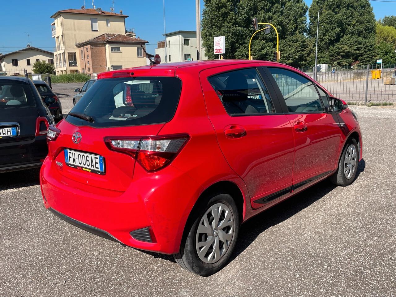 Toyota Yaris 1.0 72 CV 5 porte Lounge X NEOPATENTATI