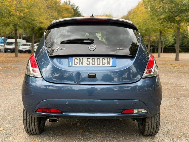 Lancia Ypsilon 1.0 FireFly Hybrid GOLD.
