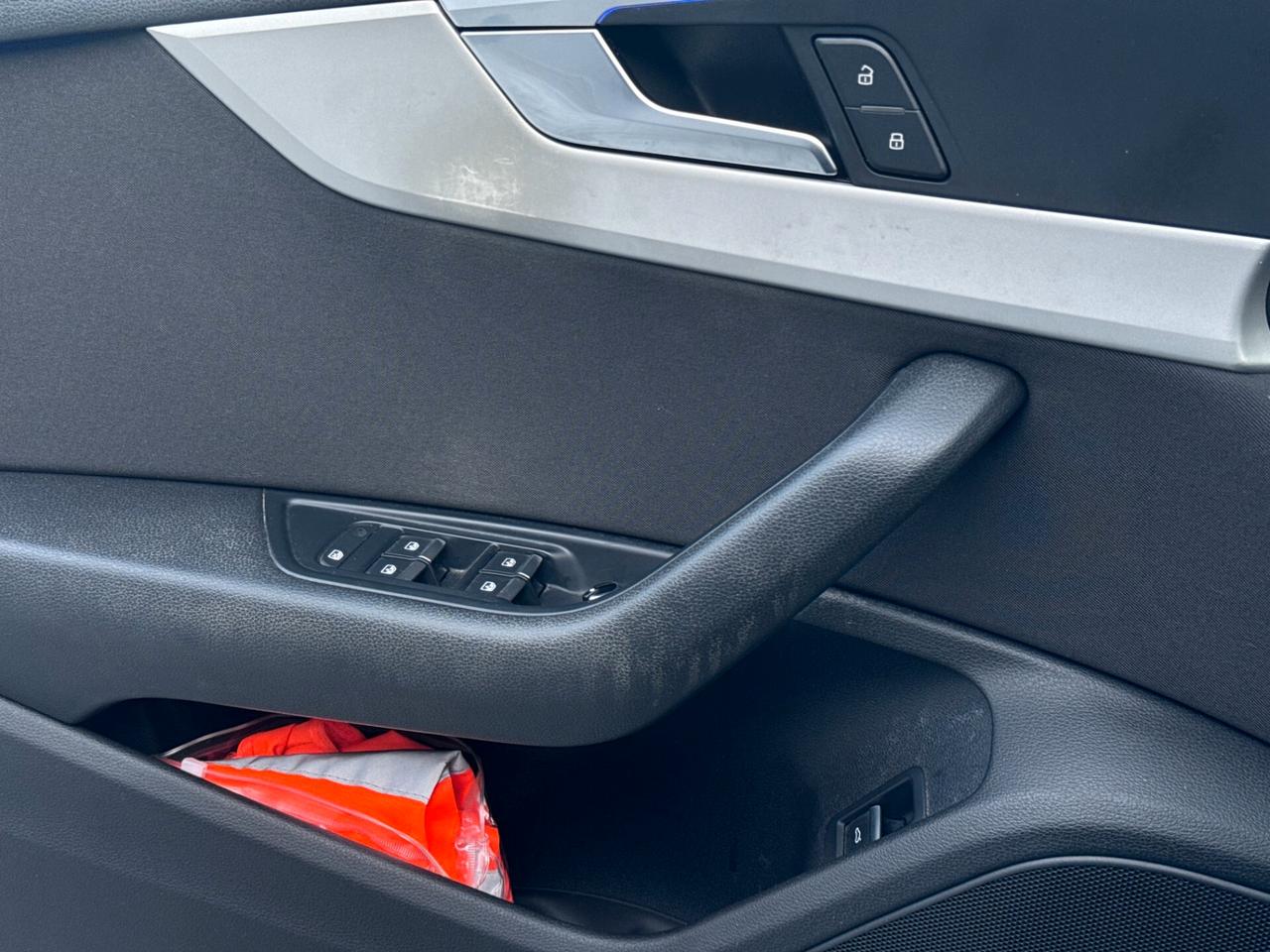 Audi A4 Avant 35 TDI/163 CV S tronic line edition UNI PRO