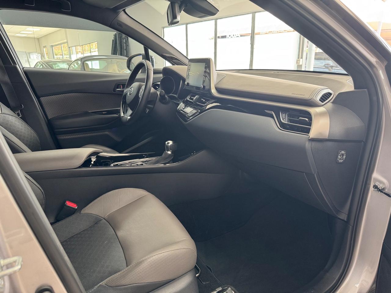 Toyota C-HR 2.0 Hybrid E-CVT Lounge