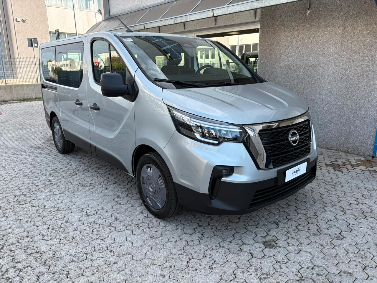 9 POSTI Nissan Primastar 2.0 dCi 150CV Aut PC-TN Bus N-Connecta