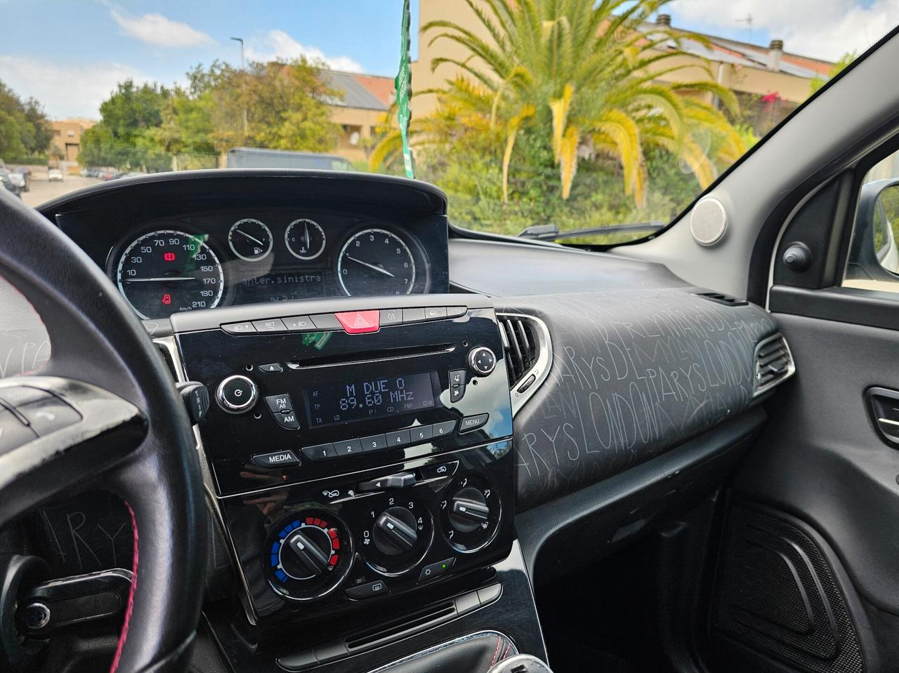 Lancia Ypsilon 1.2 69 CV 5 porte Elefantino Rosa