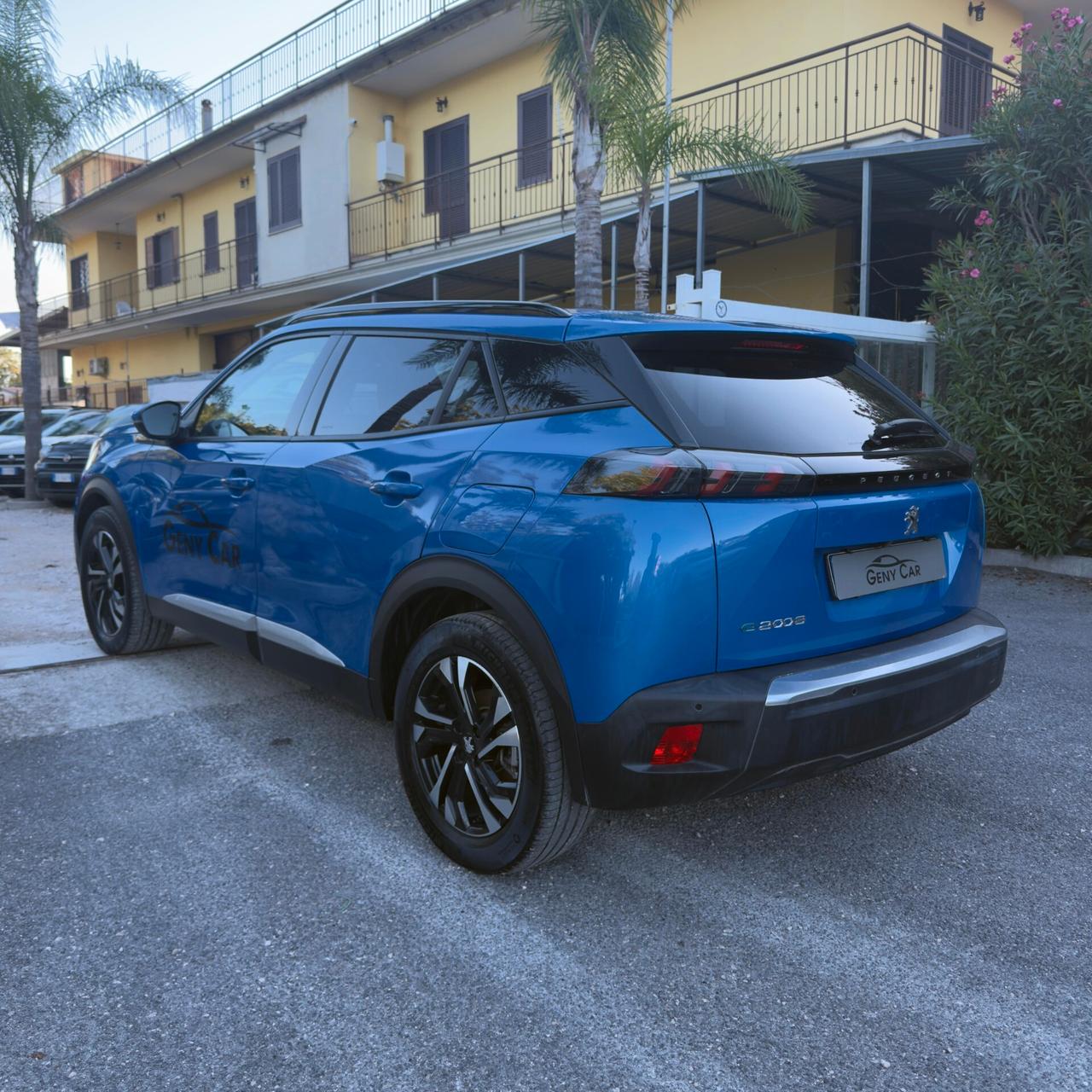 Peugeot 2008 motore elettrico 136 CV Allure Pack