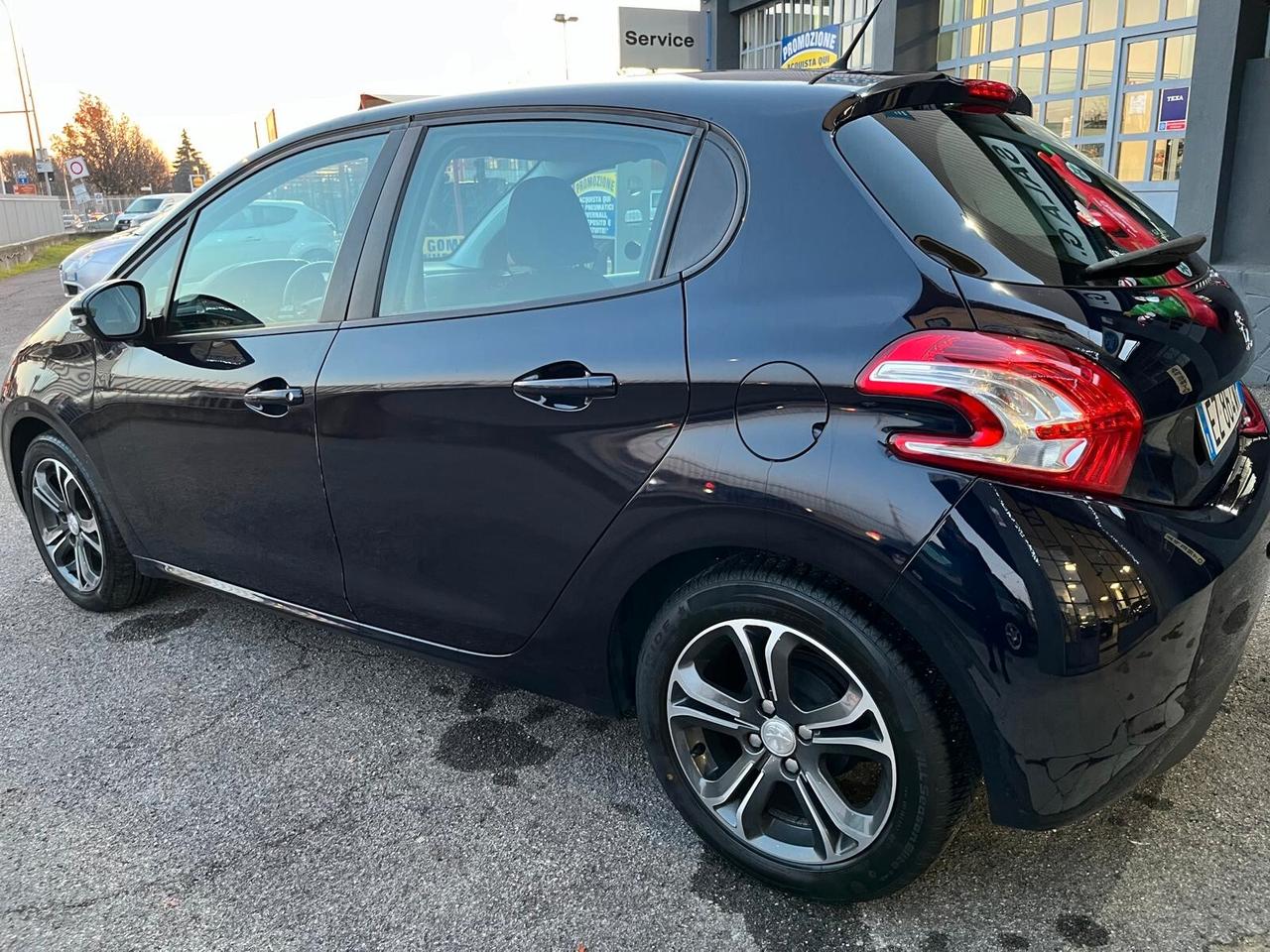 Peugeot 208 1.4 HDi 68 CV 5 porte Allure OK NEOPATENTATI