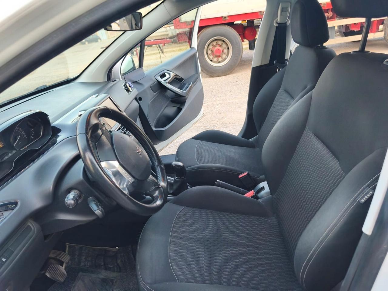 Peugeot 208 2017---1.2 Benzina Neopatentati