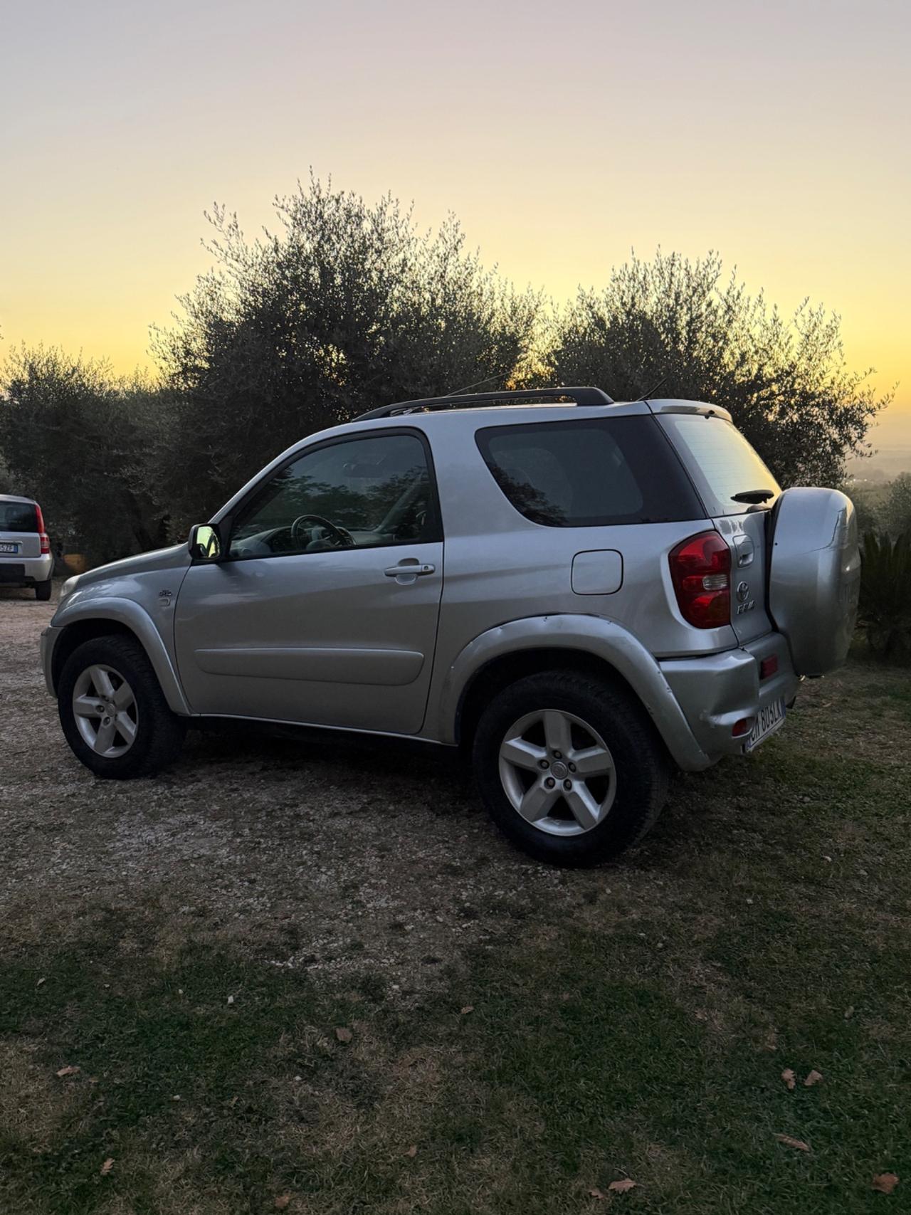 Toyota RAV 4 RAV4 2.0 Tdi D-4D cat 3 porte Sol