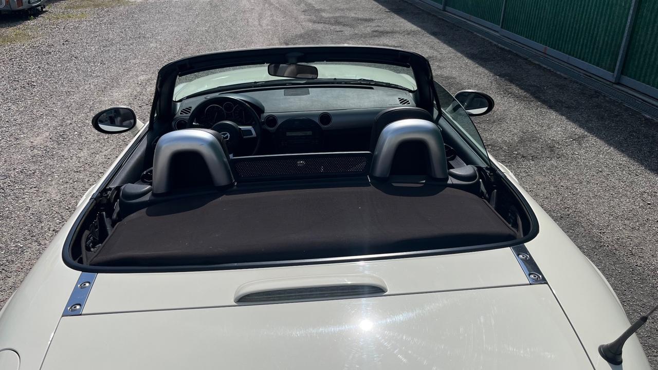 Mazda MX-5 Roadster Coupé 1.8L 16V Niseko