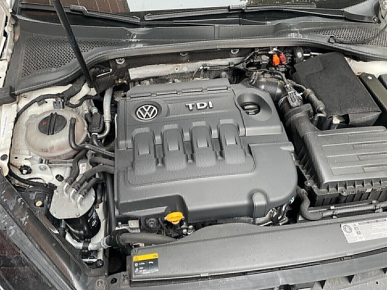 Volkswagen Golf Variant 1.6 TDI 105 CV Highline BlueMotion LIBRETTO TAGLIANDI VW