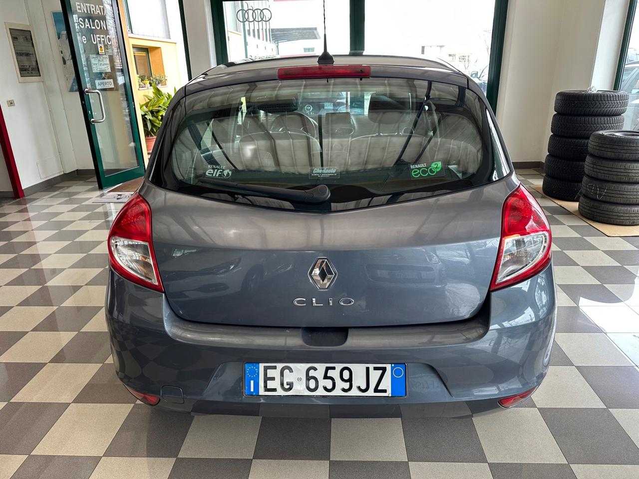 Renault Clio 1.2 75Cv Neopatentati