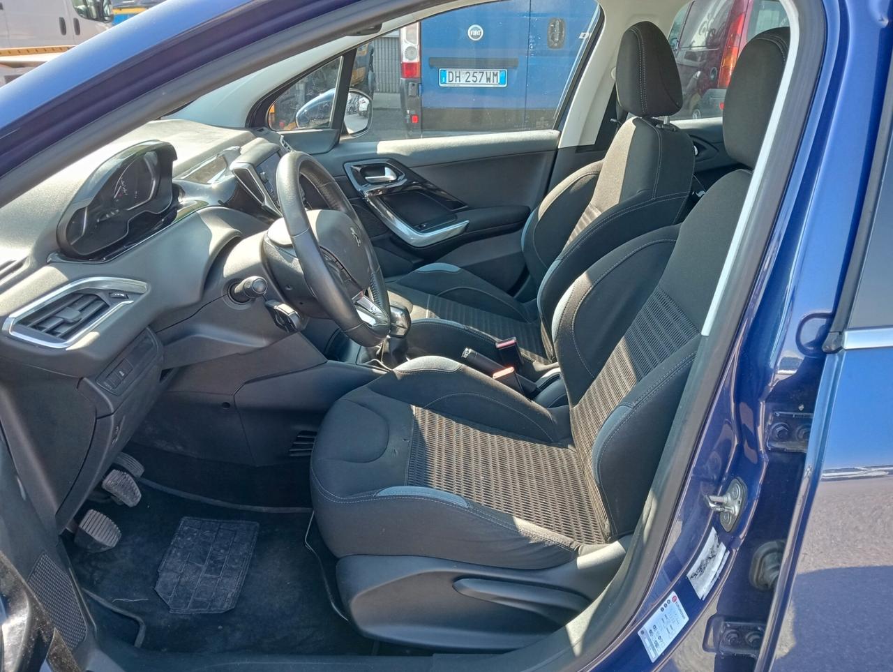 Peugeot 208 1.2VTi 82CV 5p. Allure UNIPROPRIETARIO