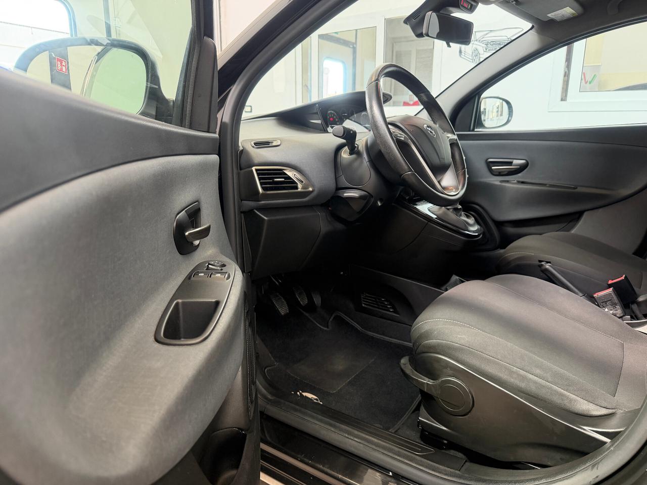 Lancia Ypsilon 1.0 FireFly 5 porte Posti S&S Hybrid Ecochic Gold