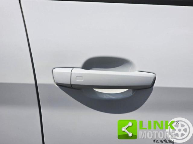AUDI A1 25 1.0 95cv S Line Identity Black
