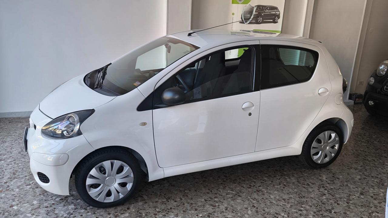Toyota Aygo 1.0 12V VVT-i 5 porte Sol Connect