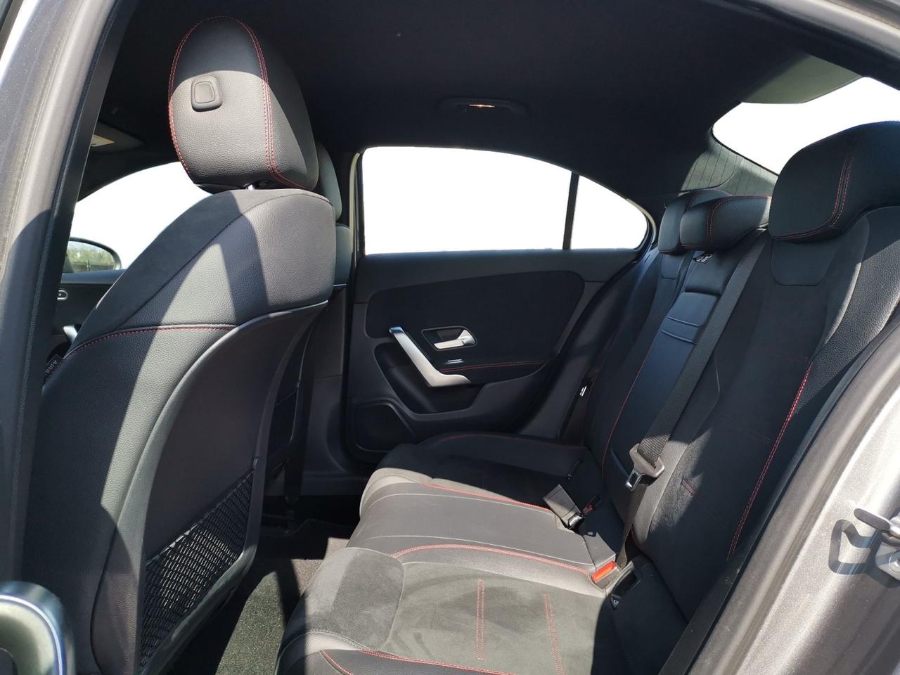 Mercedes-Benz Classe A - V177 - A 200 d AMG Line Premium auto