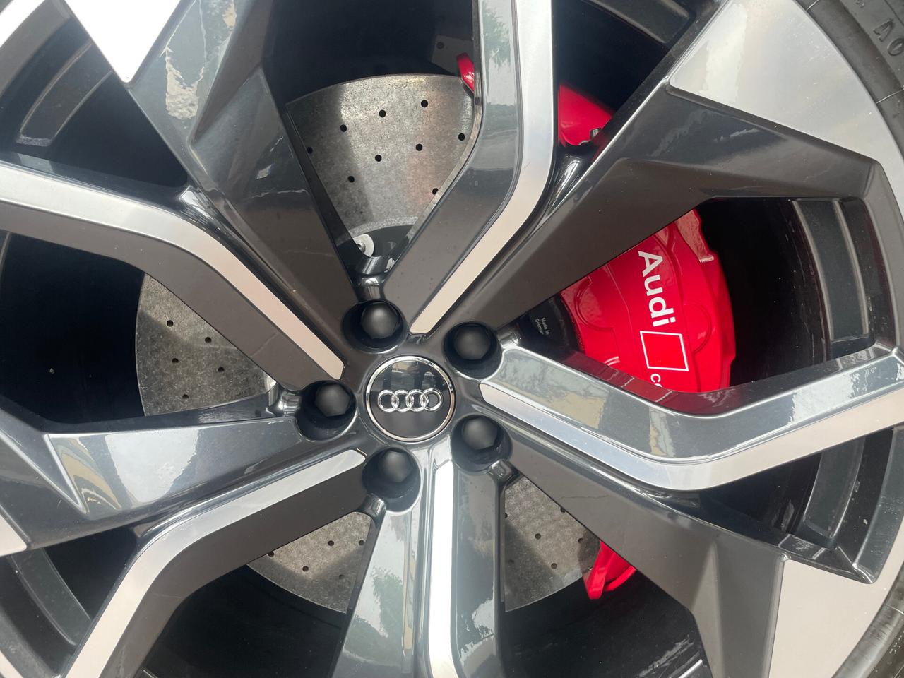 Audi Q8 RS TFSI V8 quattro tiptronic